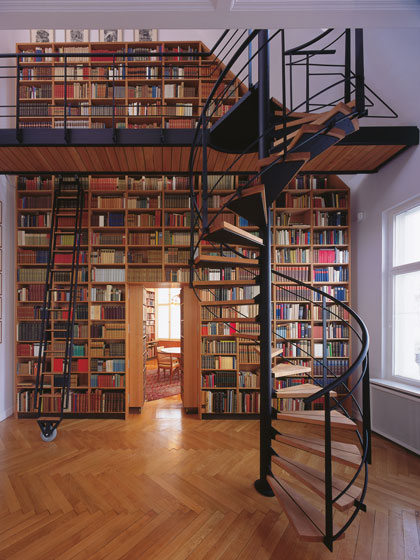 Referenz Treppen Bücherregale
